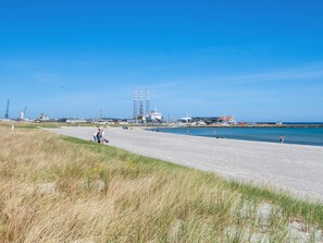 Beach - 6 Person Holiday Home in Grenaa (Grenaa)