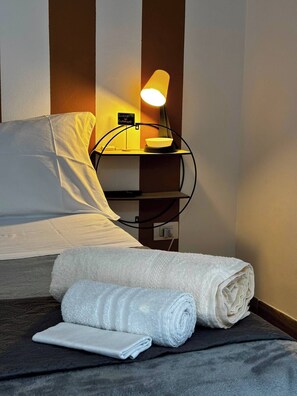 1 bedroom, bed sheets