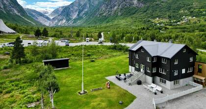 Villa Fjellheim - at the foot of the Jostedal glacier