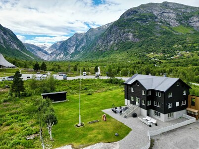 Villa Fjellheim - at the foot of the Jostedal glacier