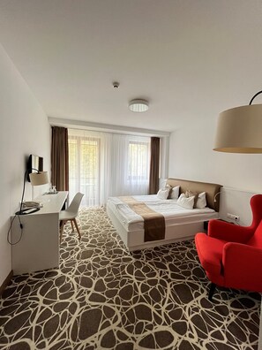 クラシック ダブルルーム | デスク、WiFi (無料)、ベッドシーツ