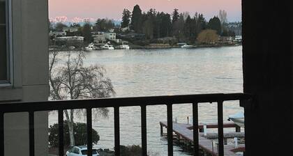 Gorgeous HUGE Lakefront 2 bedroom Apartment!!!!