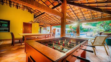 Villa | Restaurante al aire libre