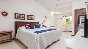 Villa | 5 bedrooms, desk, laptop workspace, blackout drapes