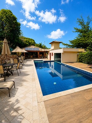 Villa | Pool | Outdoor pool, open 9:00 AM to 7:00 PM, pool umbrellas, pool loungers - Bz62 Centro Casa 5 Suítes e área gourmet (Buzios)