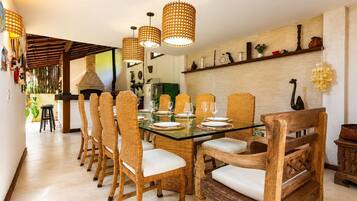 Villa | Restaurantes