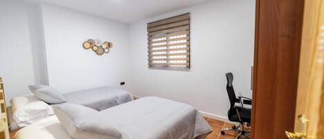 2 bedrooms, iron/ironing board, free WiFi, bed sheets