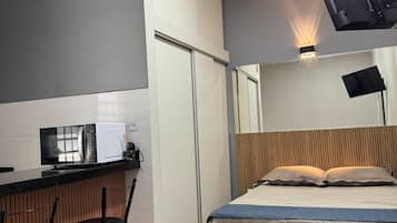 Laptop workspace, iron/ironing board, free WiFi, bed sheets