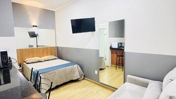 1 habitación y espacio para trabajar con laptop