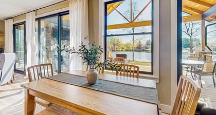 BRAND NEW Perfect Getaway with Lake Views, Full Kitchen and Outdoor Fire Pit