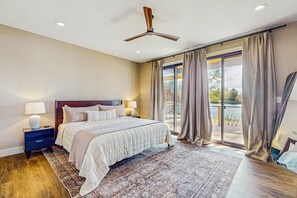 5 bedrooms, iron/ironing board, Internet, bed sheets