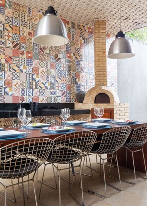 Deluxe House | Dining room