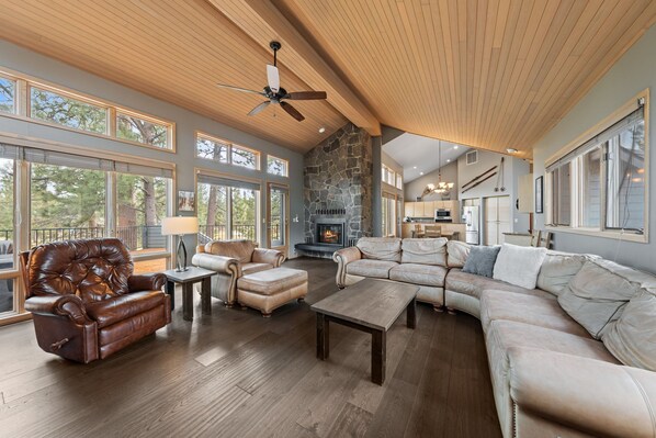 Smart TV, fireplace, DVD player, table tennis