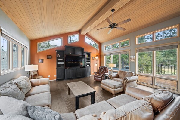 Smart TV, fireplace, DVD player, ping pong - TITL08 - Fantastic Sunriver Home, Hot Tub (Sunriver)