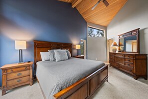 4 bedrooms, desk, travel cot, free WiFi - TITL08 - Fantastic Sunriver Home, Hot Tub (Sunriver)