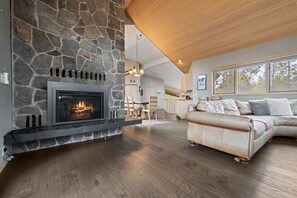 Smart TV, fireplace, DVD player, table tennis