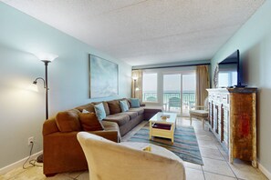 TV, DVD player - Beachfront Condo, gorgeous views, shared pool and beach access (Fort Walton Beach)