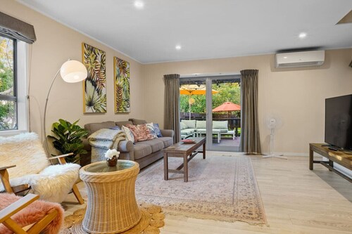 Seaside Bougainvillea Retreat close to Beaches