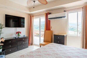3 chambres, fer et planche à repasser, accès Internet, draps fournis