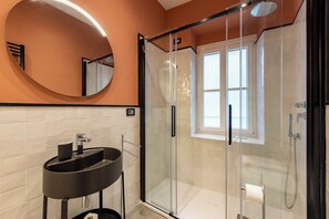 Apartment, 2 Bedrooms, Balcony, City View | Bathroom - Bright 2BR flat moments from the beach (Sestri Levante)