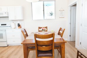 Dining - All new inside, 3-bedroom house, WiFi, AC beautiful Paradise Valley Yellowstone (Emigrant)
