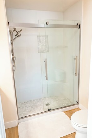 Shower, hair dryer, towels, soap - All new inside, 3-bedroom house, WiFi, AC beautiful Paradise Valley Yellowstone (Emigrant)