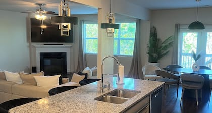 Spacious 5-bedroom house with WiFi, AC in charming Grovetown