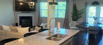 Spacious 5-bedroom house with WiFi, AC in charming Grovetown