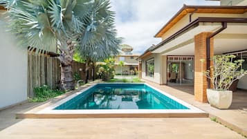 Deluxe House, 4 Bedrooms, Air conditioning | Pool | Indoor pool, outdoor pool, open 9:00 AM to 7:00 PM, pool umbrellas