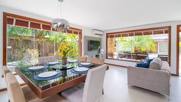 Deluxe-Haus, 4 Schlafzimmer, Klimaanlage | Speisen