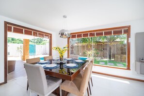 Deluxe House, 4 Bedrooms, Air conditioning | Dining - Bz67 Casa 200m da praia piscina e sauna (Buzios)