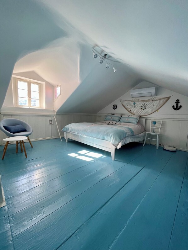 3 bedrooms, laptop workspace, blackout curtains, iron/ironing board