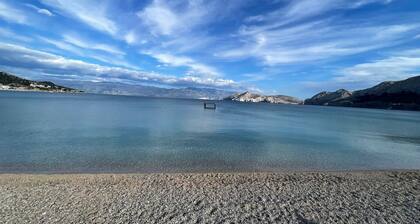 Holiday House Baska Hill