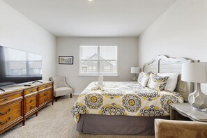 5 bedrooms, iron/ironing board, internet, bed sheets
