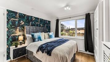 Iron/ironing board, Internet, bed sheets