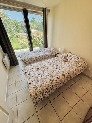 2 bedrooms, iron/ironing board, WiFi, bed sheets