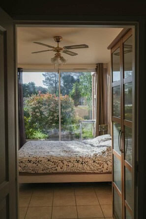 2 makuuhuonetta, silitysrauta/-lauta, Wi-Fi, vuodevaatteet