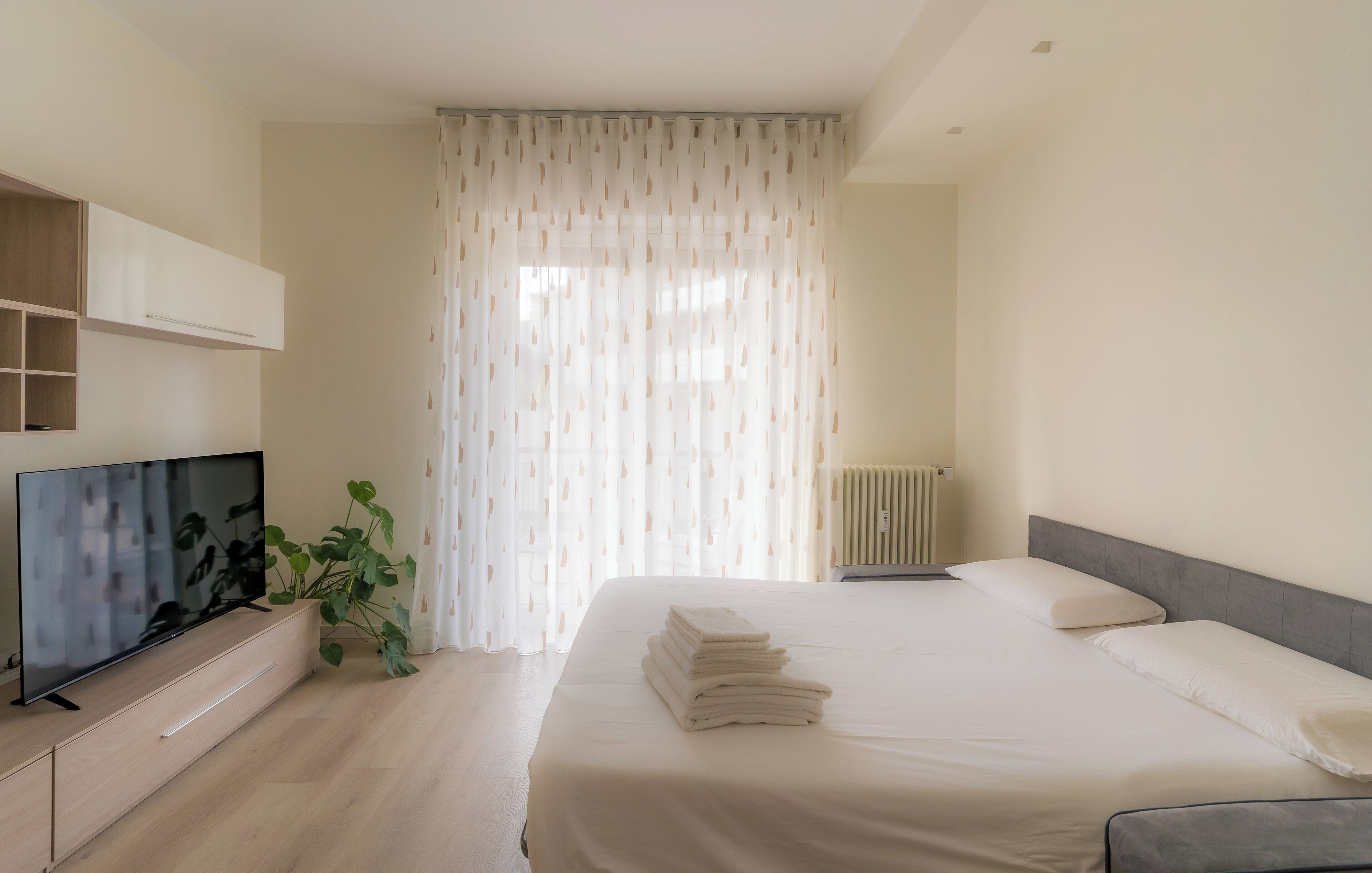 2 camere, una cassaforte in camera, una scrivania, ferro/asse da stiro