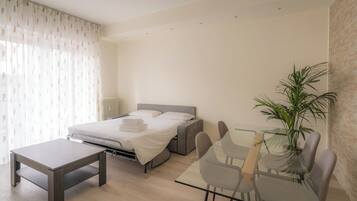 2 Schlafzimmer, Zimmersafe, Schreibtisch, Bügeleisen/Bügelbrett