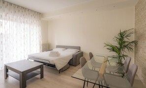 2 habitaciones, caja de seguridad en la habitación y escritorio 