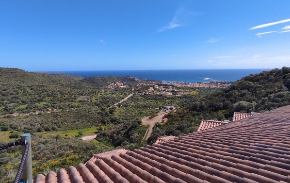A coastal village with terracotta roofs, dense greenery, and a view of the sea. - Belvedere Apartment Ac Budoni (Budoni)
