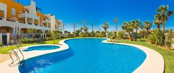 Apartamento | Piscina | Una piscina al aire libre