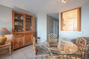 Apartment | Dining