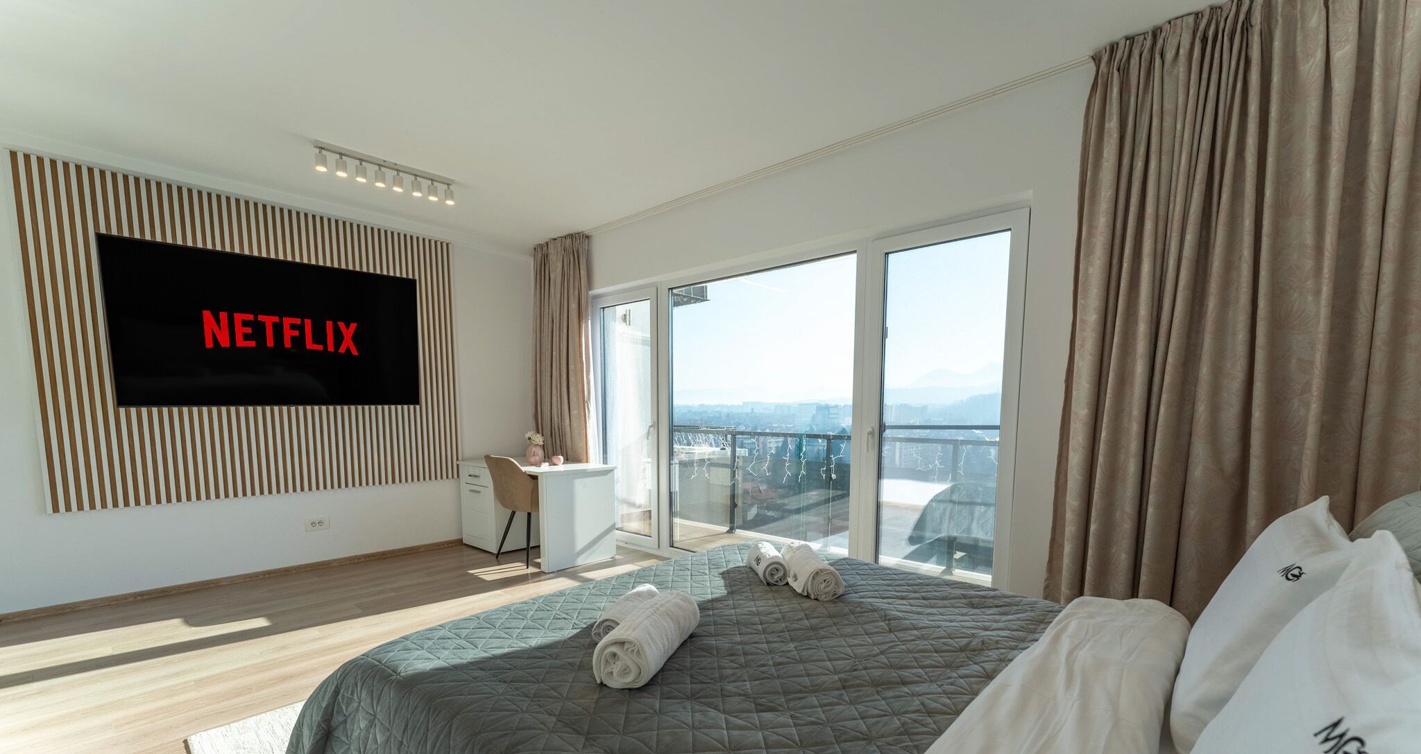 Deluxe Penthouse, Mountain View | Premium bedding, memory-foam beds, desk, soundproofing