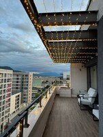 Deluxe Penthouse, Mountain View | Terrace/patio