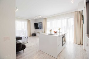 Deluxe Apartment, Mountain View | Private kitchen | Fridge, oven, stovetop, dishwasher