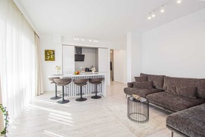 Deluxe Apartment, Mountain View | In-room dining - MoHost Penthous and MoHost View (Brasov)