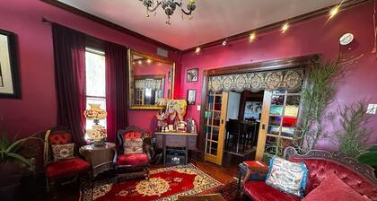 Charming 2-bedroom Victorian Cottage house in downtown Hot Springs