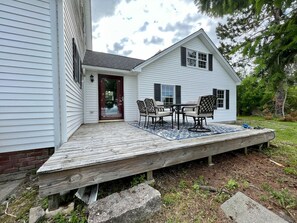 Outdoor dining - Modern Lakeside Home (Glenburn)