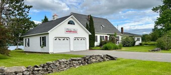 Modern Lakeside Home